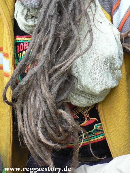 045