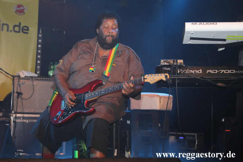 Inner Circle - Roger Lewis