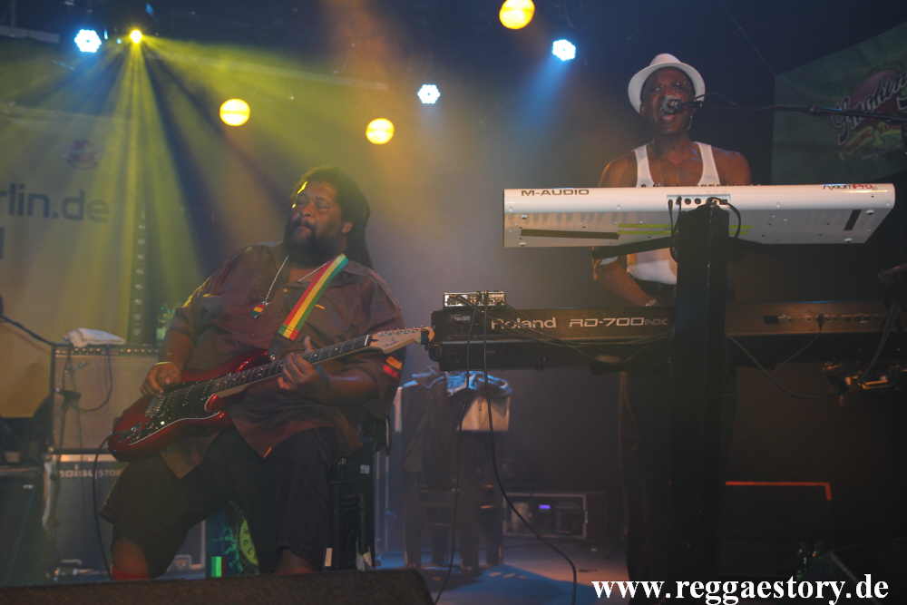 Inner Circle - Roger Lewis + Bernard Touter Harvey