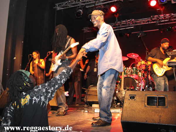 Beres Hammond & Harmony House Band