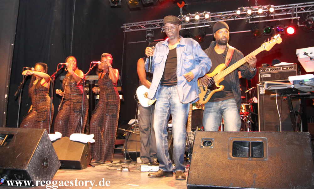 Beres Hammond & Harmony House Band