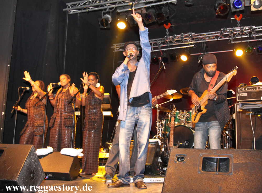 Beres Hammond & Harmony House Band