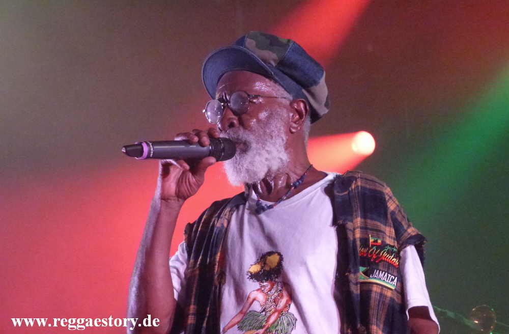 Burning Soear - Astra Berlin