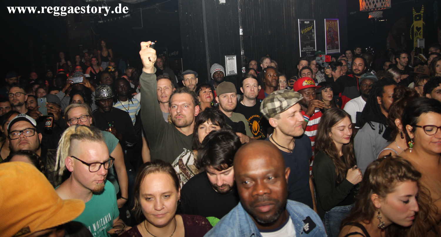 @ Junior Kelly - YAAM Berlin