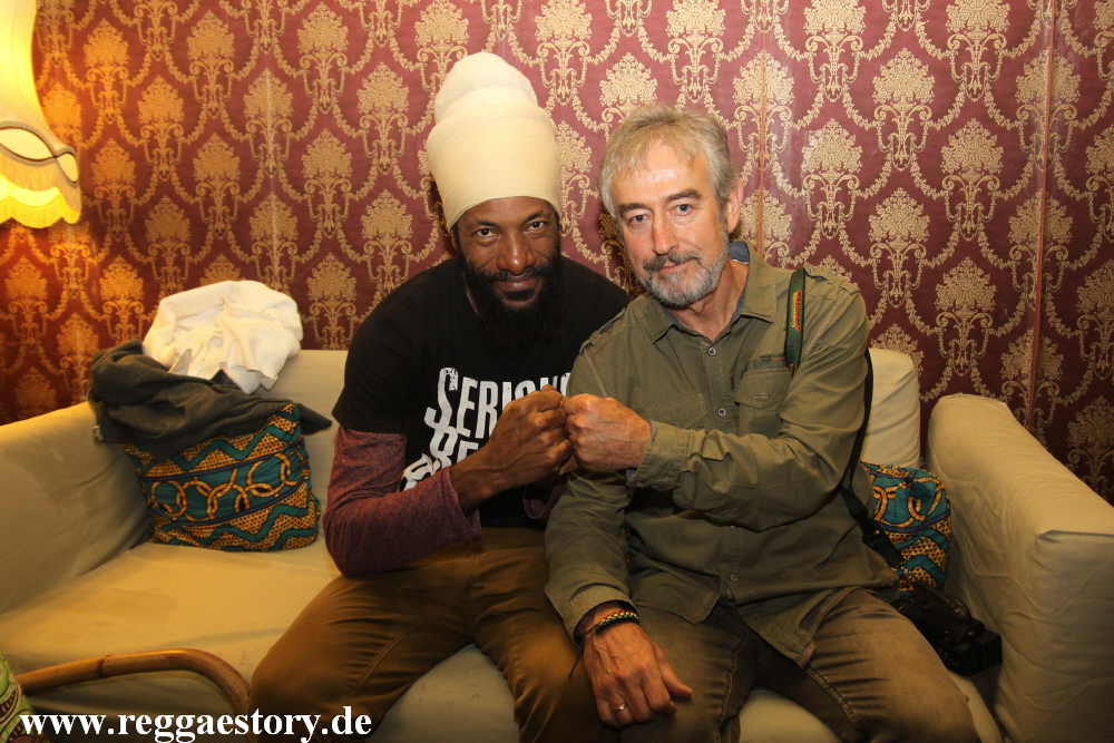 Junior Kelly - Backstage - YAAM Berlin