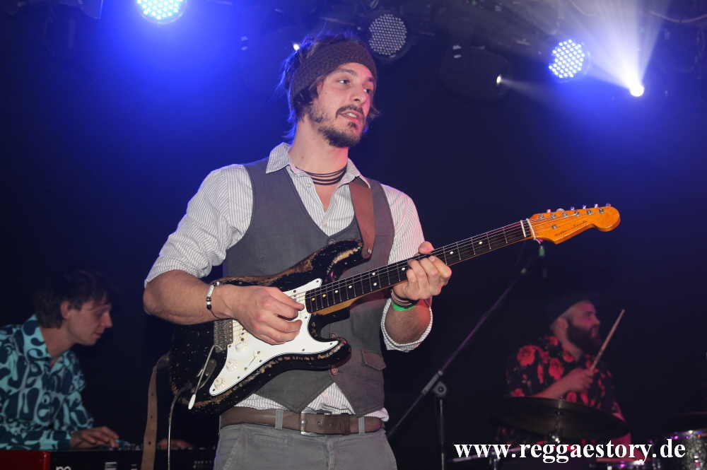The Steadytones - Maxwell