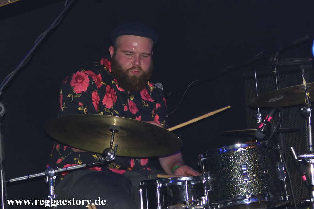 The Steadytones - Flo