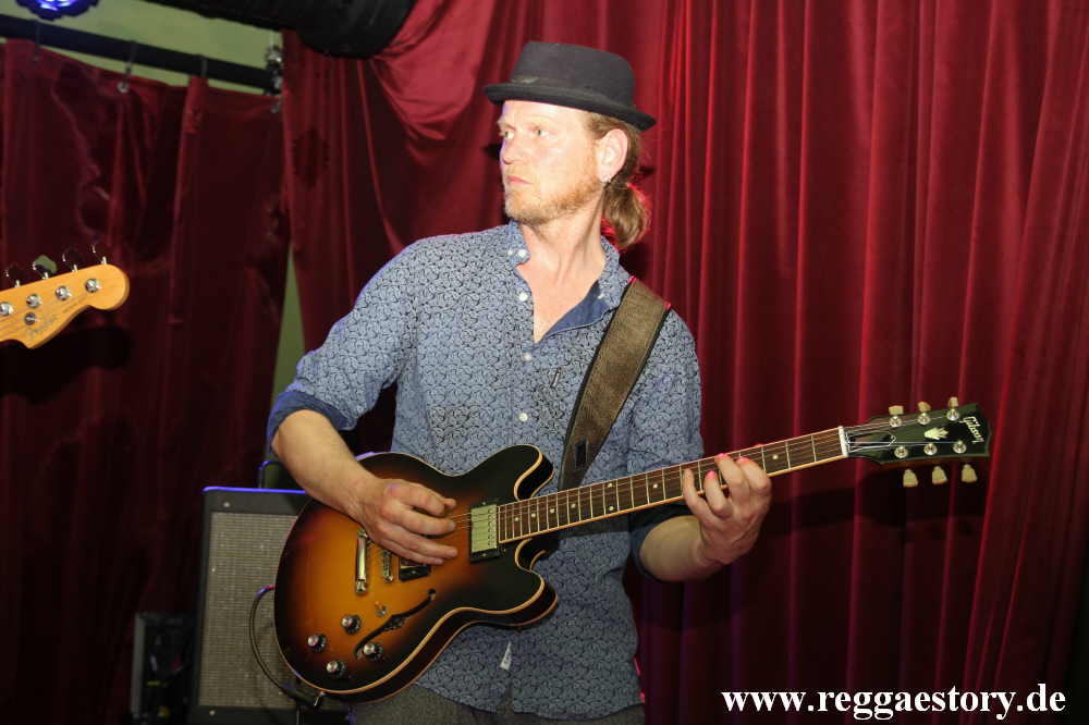 Albert @ The Steadytones