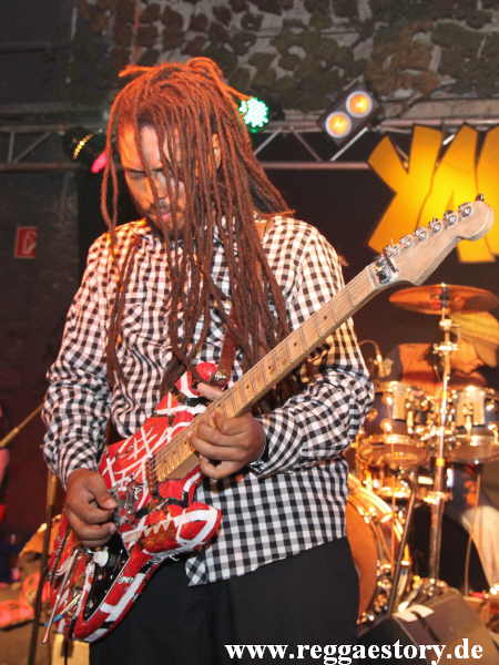 Lead Guitar bei Ky-mani Marley