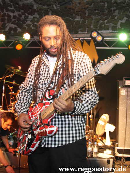 Lead Guitar bei Ky-mani Marley