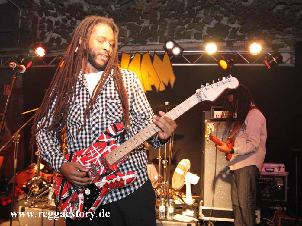 Lead Guitar bei Ky-mani Marley