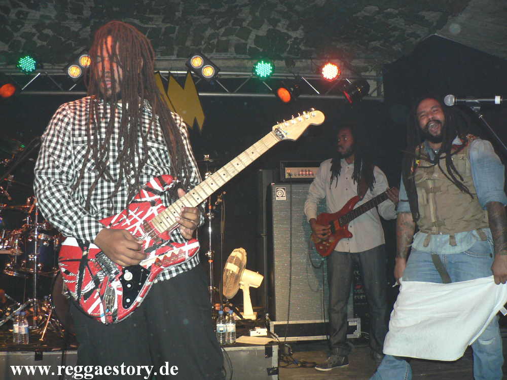 Lead Guitar bei Ky-mani Marley