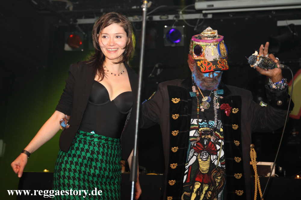 Maria Sargarodschi & Lee Scratch Perry - YAAM Berlin