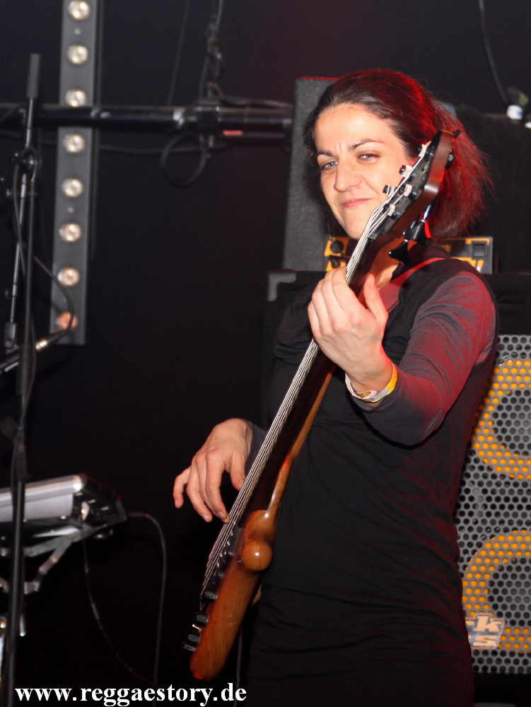 Dub Akom Band - Faby