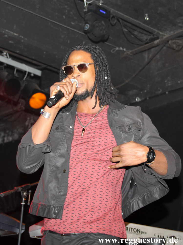 Omari Banks