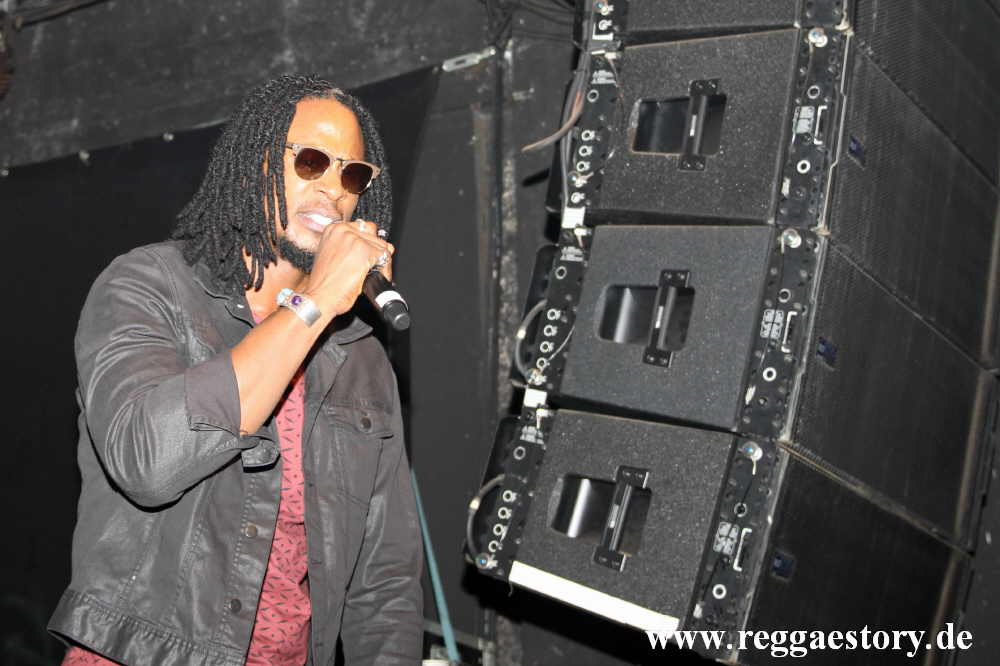 Omari Banks