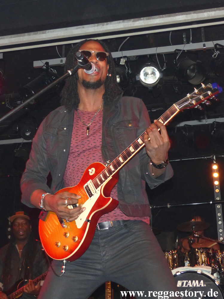 Omari Banks