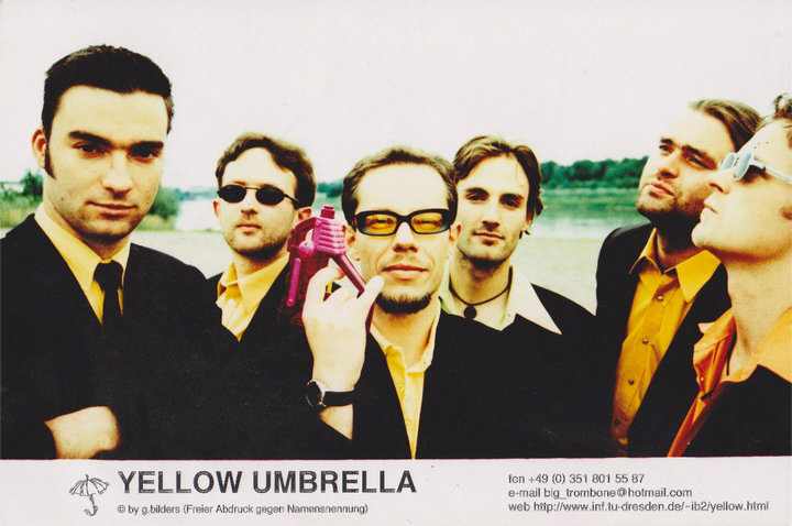 Yellow Umbrella mit Enrico