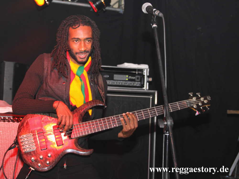 Delroy Hamilton - Raging Fyah