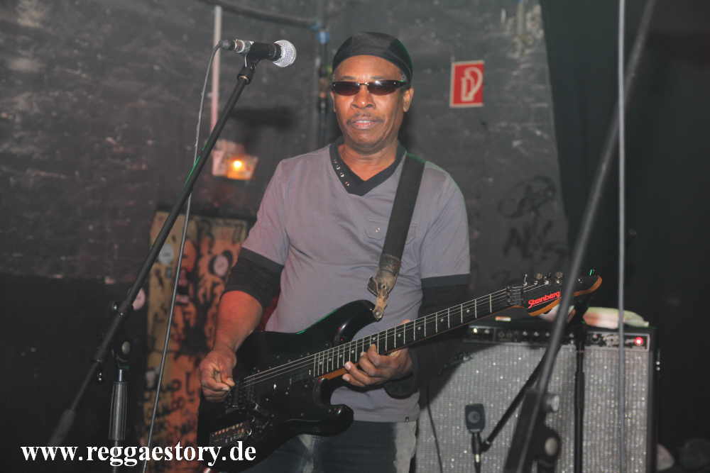 Courtland White - Raging Fyah