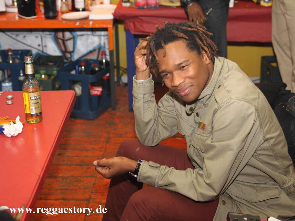 Backstage bei Raging Fyah