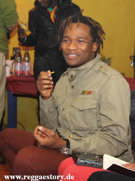 Backstage bei Raging Fyah