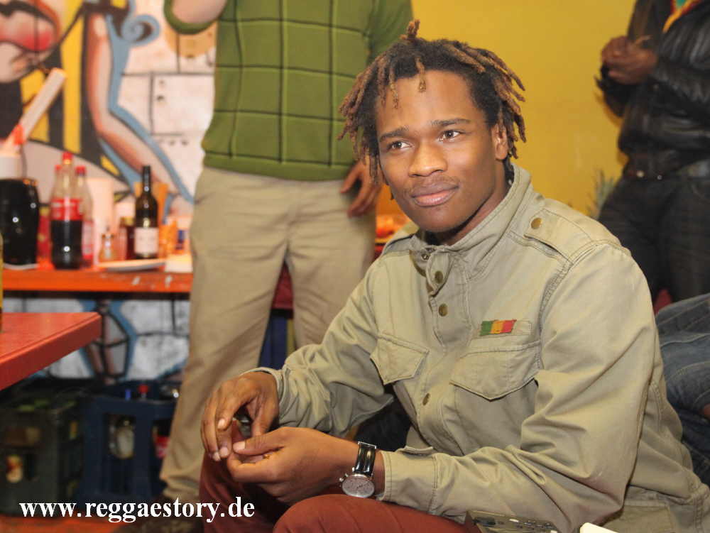 Backstage bei Raging Fyah