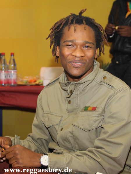 Backstage bei Raging Fyah