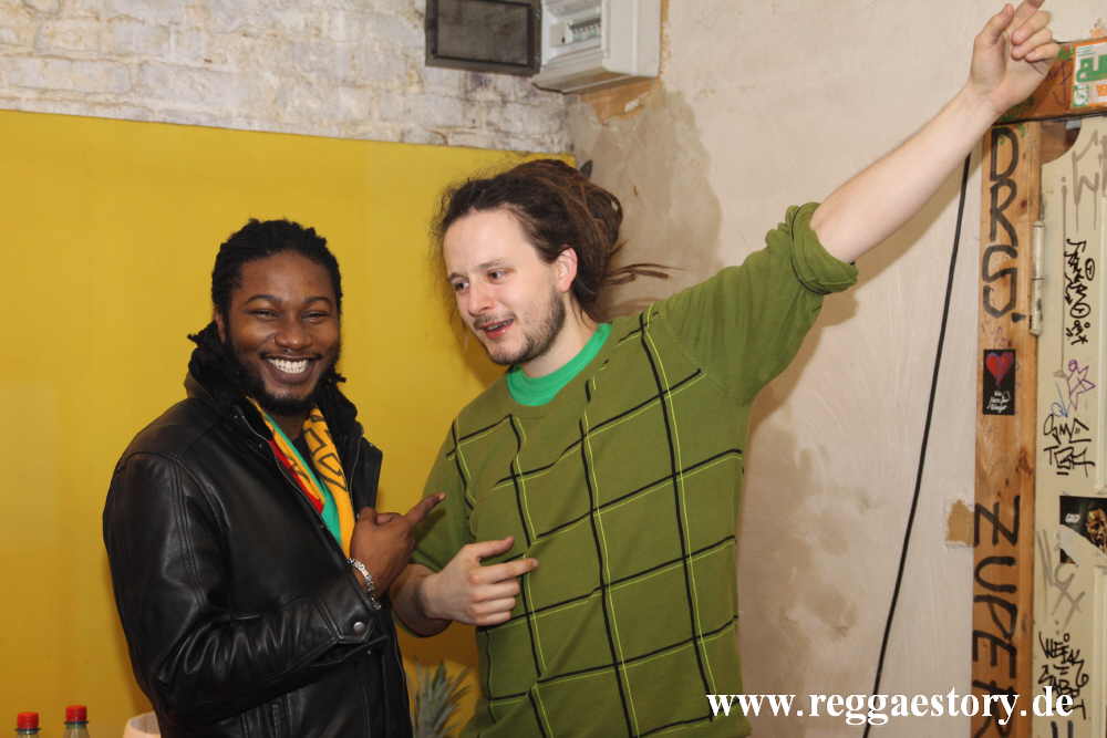 Backstage bei Raging Fyah