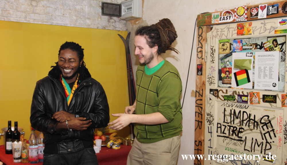 Backstage bei Raging Fyah