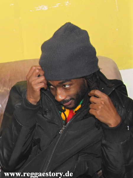 Backstage bei Raging Fyah