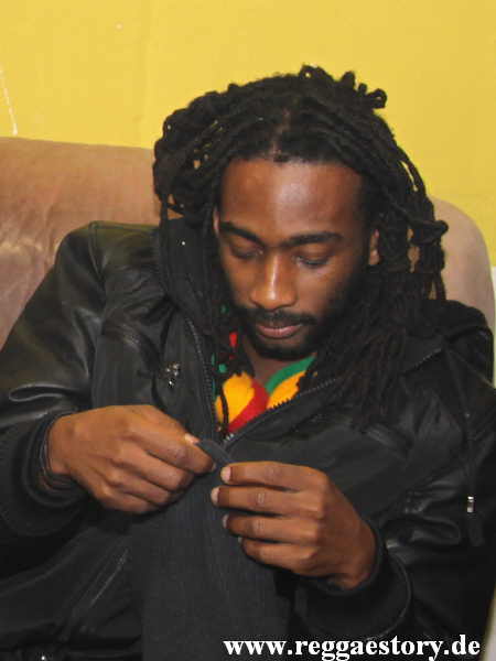 Backstage bei Raging Fyah