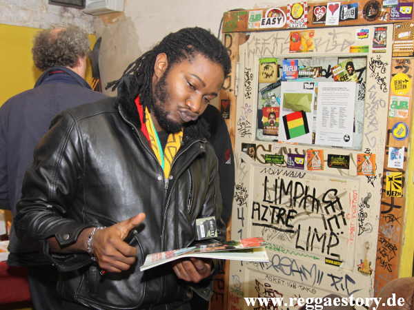 Backstage bei Raging Fyah