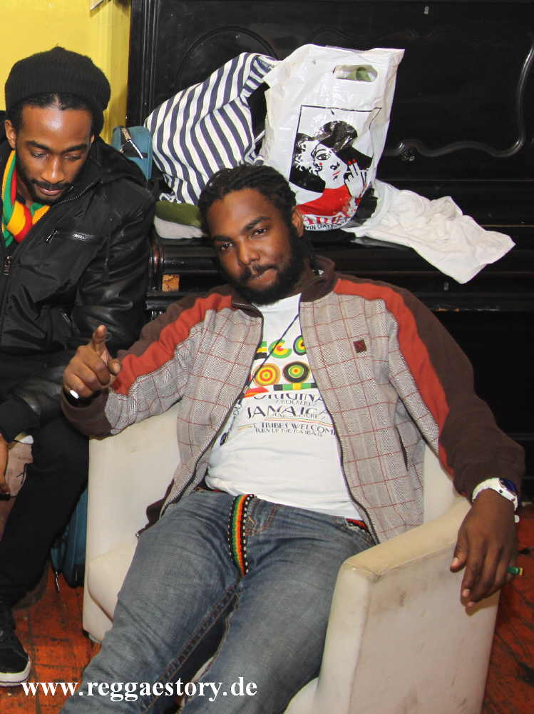 Backstage bei Raging Fyah