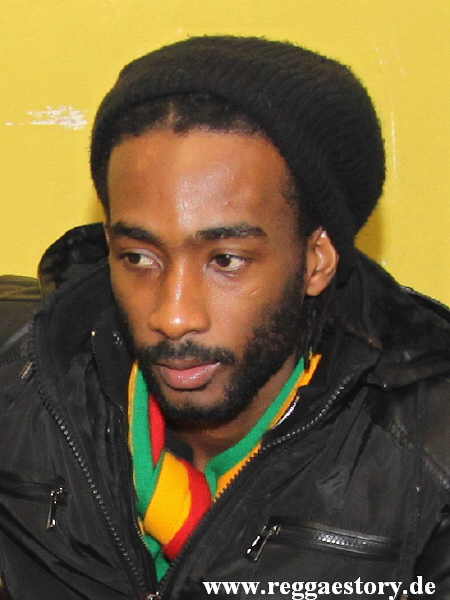 Backstage bei Raging Fyah