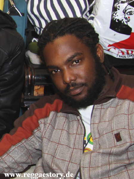 Backstage bei Raging Fyah