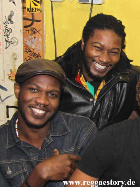 Backstage bei Raging Fyah