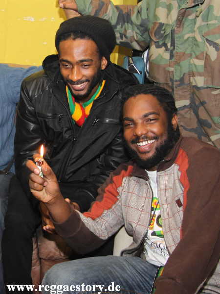 Backstage bei Raging Fyah