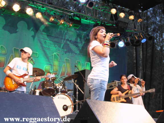 Sara Lugo & Dub Akom