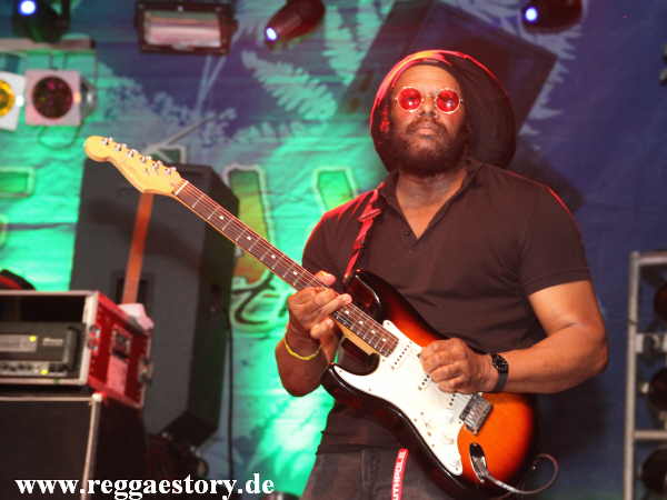 Tosh Meets Marley - Vince Black - Reggae Jam 2012