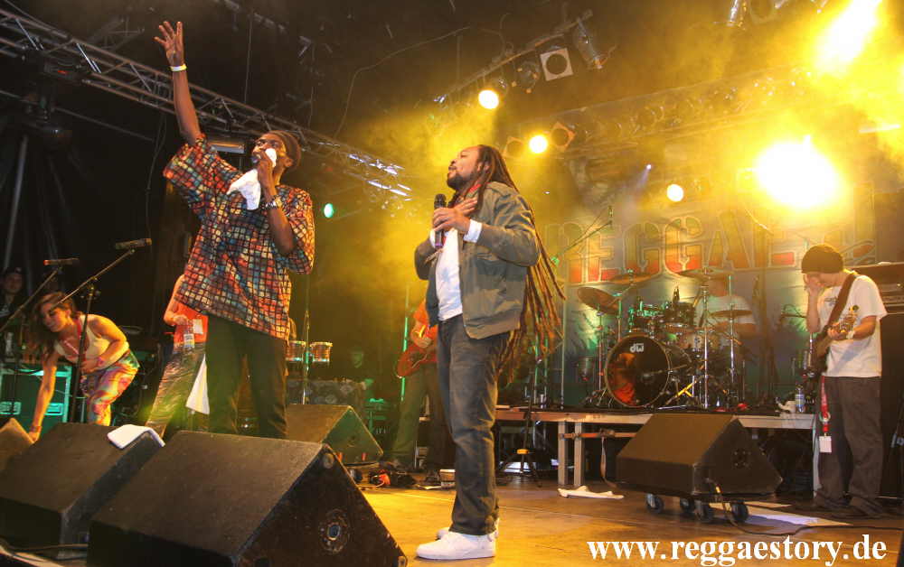 I Grades + Smiley bei Anthony B - Reggae Jam 2012