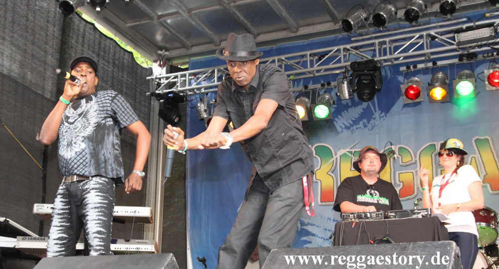 Peter Metro & Squiddley Ranking - Reggae Jam 2012