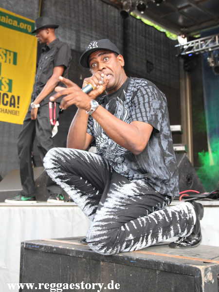 Peter Metro & Squiddley Ranking - Reggae Jam 2012