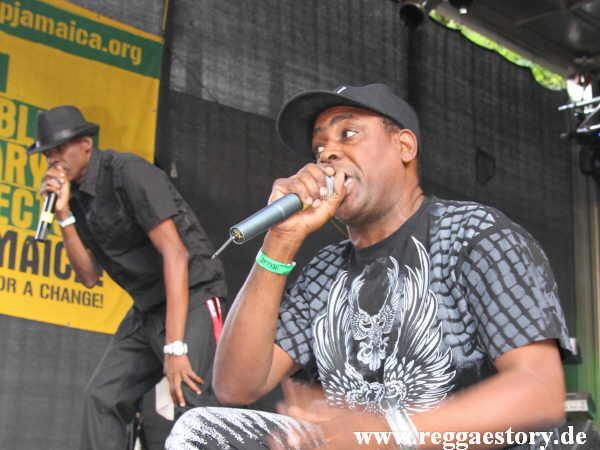 Peter Metro & Squiddley Ranking - Reggae Jam 2012