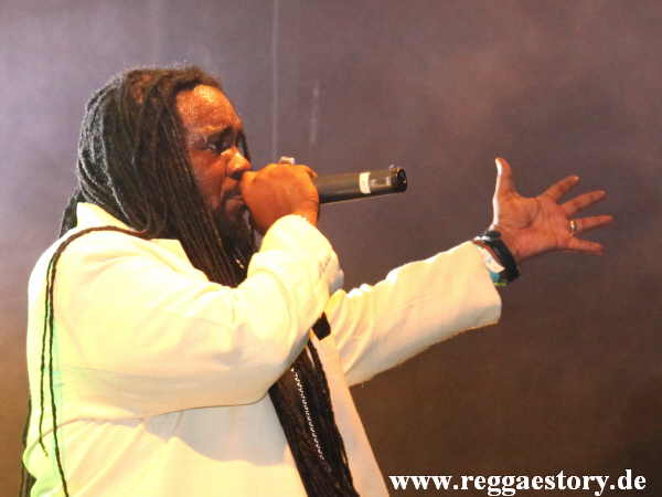 Kirk Davis a.k.a. Little Kirk - Reggae Jam 2012