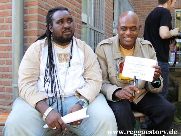 Kirk Davis + Lt. Stitchie - Backstage - Reggae jam 2012