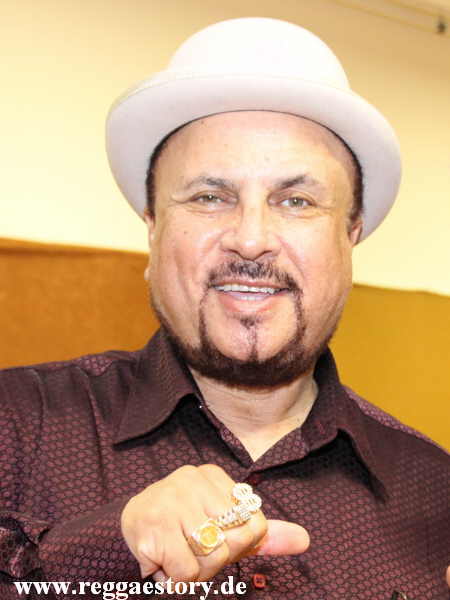 Dennis Alcapone