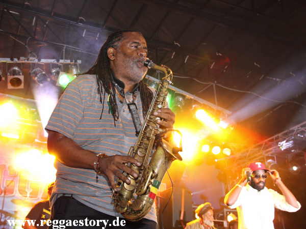 Dean Fraser bei Tarrus Riley - Reggae Jam 2012