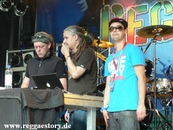 Sheriff, Ganjaman + Tobi bei The Silvertones - Reggae Jam 2012