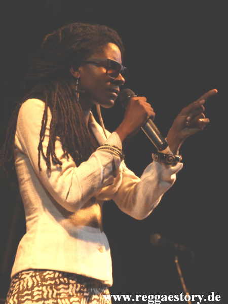 Jah9